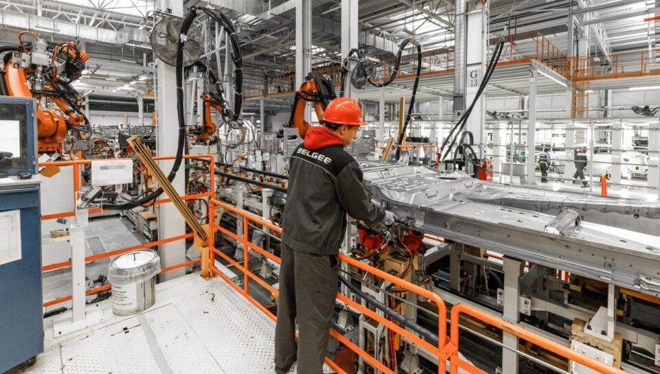 photo-automobile-production-line-welding-car-body-modern-car-assembly-plant-auto-industry-male-worker-orange-protective-helmet (1)